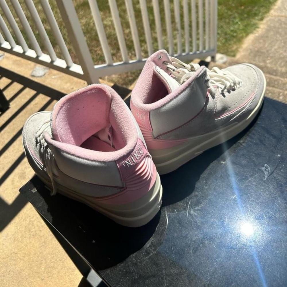 Pink Jordan 2’s